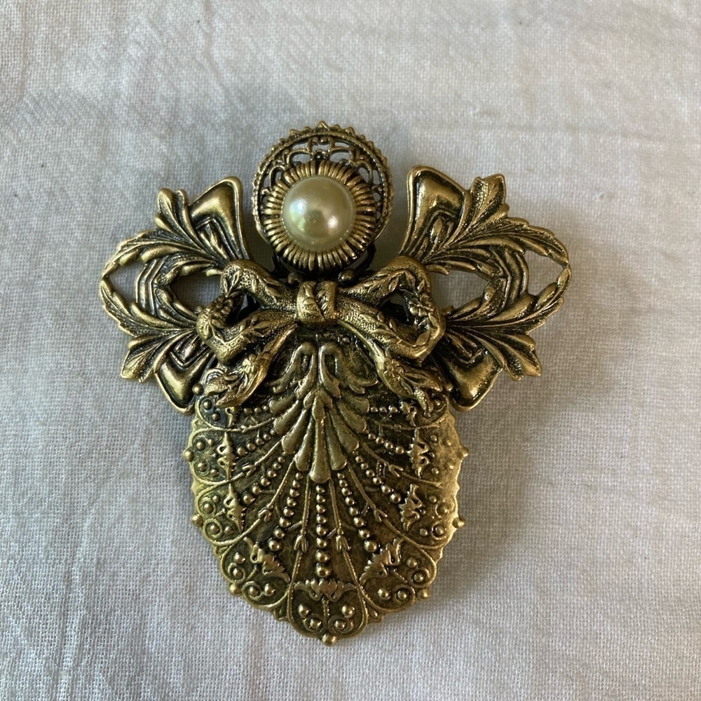 Marked Jane 1997 AOL‎ Vintage Angel Brooch with Faux Pearl